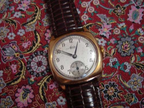 SOLID 9ct GOLD Vintage watch from 1930's in a Cushion shape with subsidiary Second hand. Near Mint.