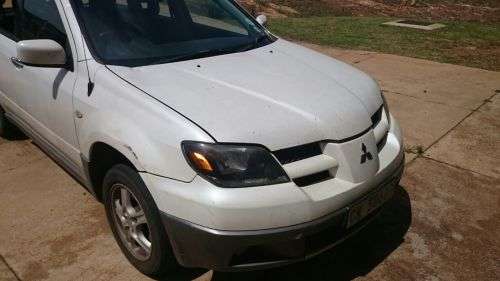 MITSUBISHI OUTLANDER