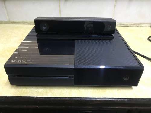 Xbox One 500gb + Kinect + 6 Games + Controller