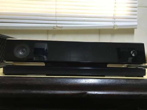 Xbox One 500gb + Kinect + 6 Games + Controller