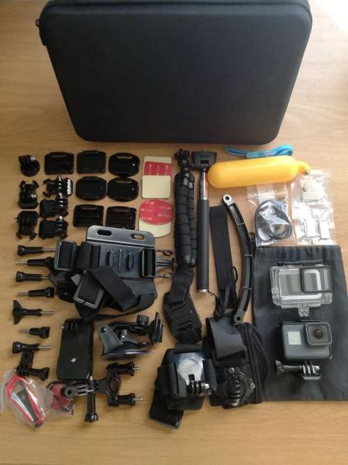 GoPro Hero 5 Black + 50 accessories