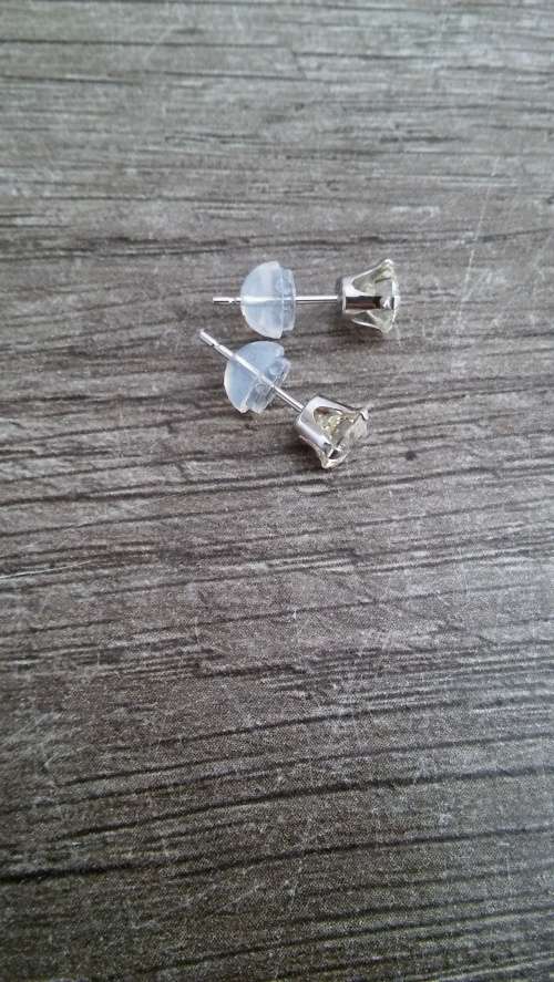 1.00ct brilliant round natural diamond earrings certified color J VSclarity set on white gold studs