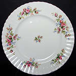 VINTAGE ROYAL ALBERT ENGLAND BONE CHINA MOSS ROSE DINNER PLATE (26.5CM)