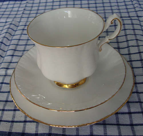 VINTAGE PARAGON TEA TRIO WITH GILT TRIM