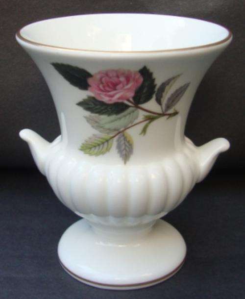 WEDGWOOD PORCELAIN VASE AND 2 MATCHING ASHTRAYS