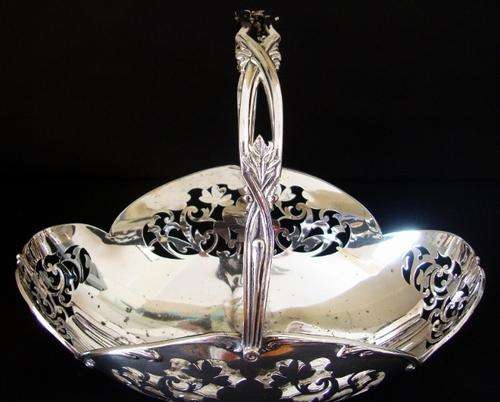 JOHN COLLYER & CO SILVER PLATED EPNS LARGE CAKE/FRUIT BASKET WITH SWING HANDLE VINTAGE / RETRO