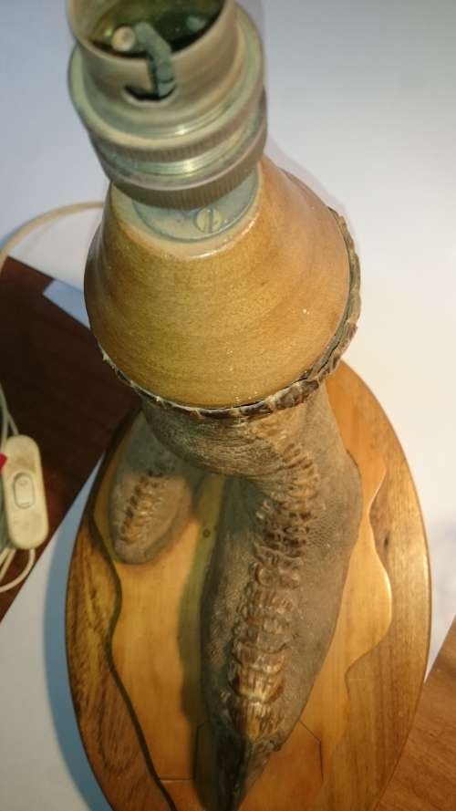 Ostrich Foot Lampshade. Leather, Scales, Wood. Working.