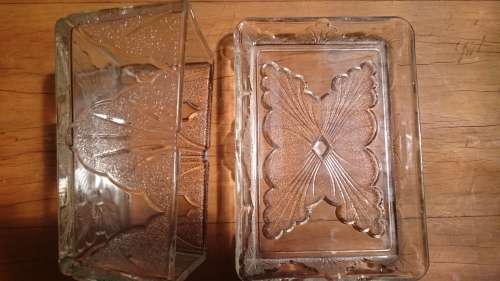 Art Deco Butter Cheese Dish Pressed Glass Leaf Design. Excellent condition