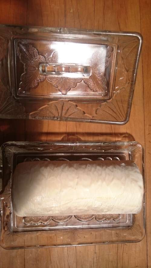 Art Deco Butter Cheese Dish Pressed Glass Leaf Design. Excellent condition