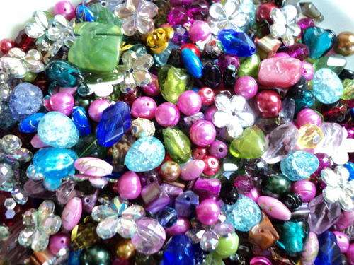 1/2 KILOGRAM OF ASSORTED BEADS