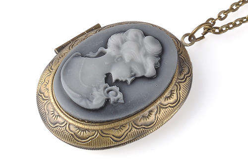 VINTAGE Cameo Locket Pendant on Chain