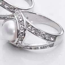 *FEMININE* 18K Gold Plated Freshwater Pearl Ring