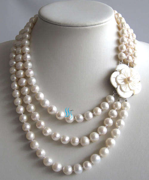 *R699* ~Breath-taking~ Genuine Triple-Strand Freshwater Pearl Necklace with Shell Clasp