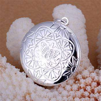 Designer's Silver Locked Pendant*imported