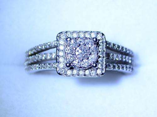 18ct White Gold Diamond Cluster Ring