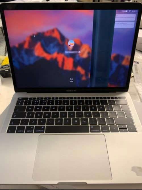 MacBook pro 2017 2thunderbolt 3 ports