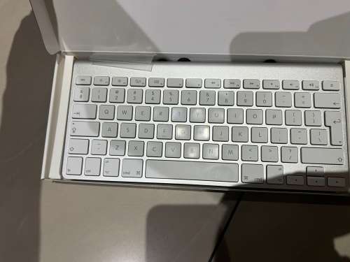 macbook pro 2018 15inch 512gb 16gb ram touchbar with magic mosuse 2 and keyboard.