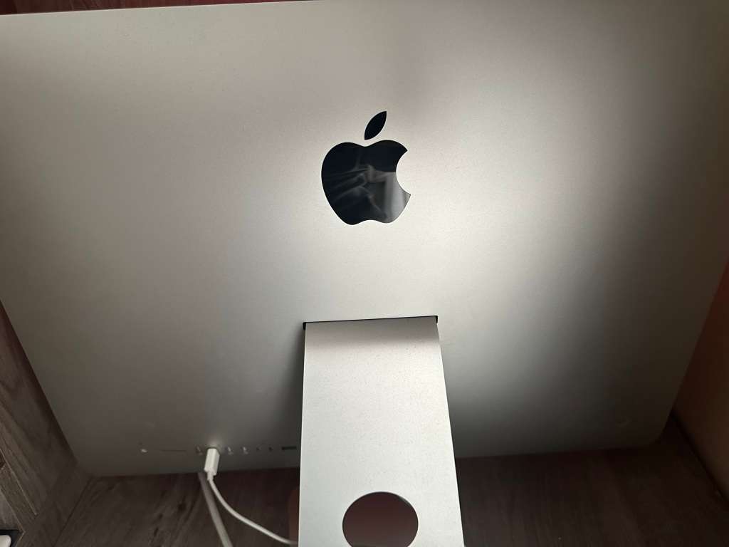 iMac 2017 3.0GHz i5 (Turbo Boost up to 3.5GHz), 8GB of  memory, 1TB hard drive, Radeon Pro 555 (2gb)