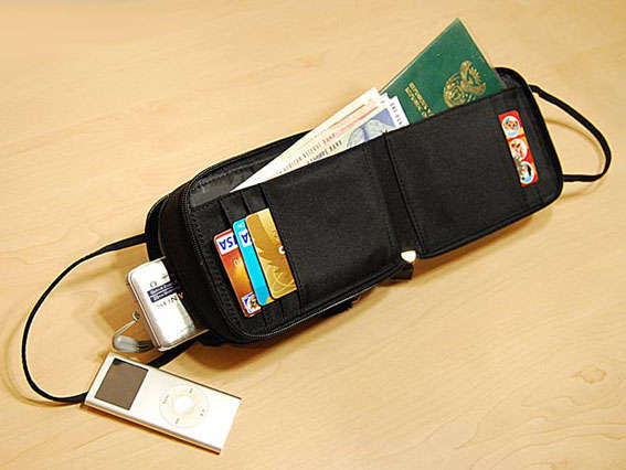 TRAVEL WALLET