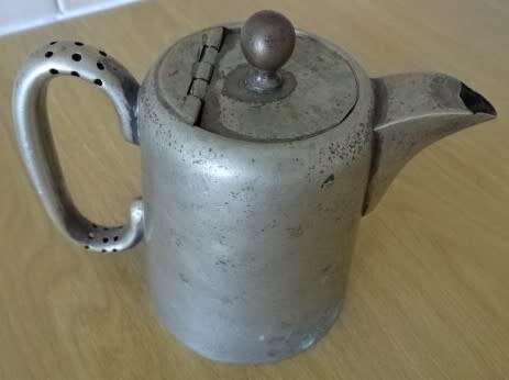 RAIL - VINTAGE RAILWAYS SILVER MILK JUG (MARKED-EPNS SHEFFIELD)