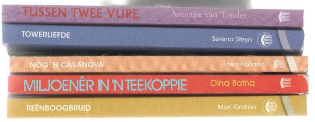 VYF ROMANZA TITELS: TUSSEN TWEE VURE, TOWERLIEFDE, NOG `N CASANOVA, MILJOENER IN `N TEEKOPPIE, REENB