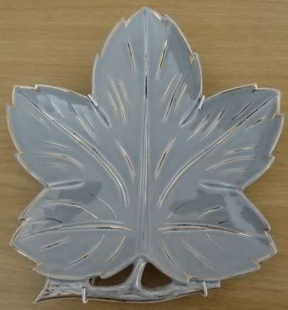 TWO VINTAGE LEAF SHAPED DUTCH PORCELAIN SNACKDISHES OR WALL ORNAMENTS - N.V. KONINKLIJKE ZUID-GOUDA