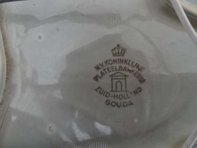 TWO VINTAGE LEAF SHAPED DUTCH PORCELAIN SNACKDISHES OR WALL ORNAMENTS - N.V. KONINKLIJKE ZUID-GOUDA