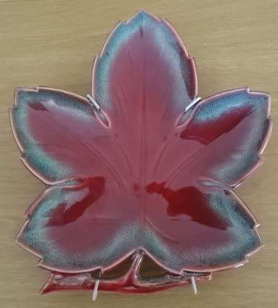 TWO VINTAGE LEAF SHAPED DUTCH PORCELAIN SNACKDISHES OR WALL ORNAMENTS - N.V. KONINKLIJKE ZUID-GOUDA