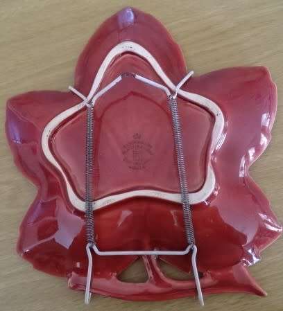 TWO VINTAGE LEAF SHAPED DUTCH PORCELAIN SNACKDISHES OR WALL ORNAMENTS - N.V. KONINKLIJKE ZUID-GOUDA