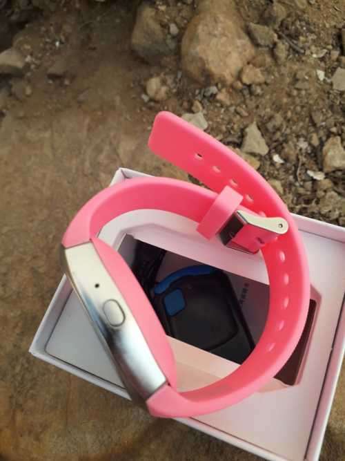 NEW Y1 BLUETOOTH SMARTWATCHES, OWN SIM SLOT 32GB MEMORY SLOT. BLACK, WHITE, SKY BLUE ,PINK