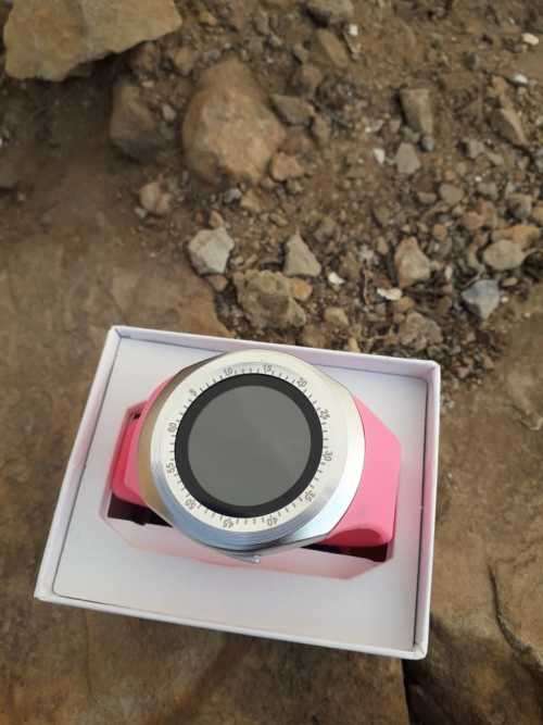 NEW Y1 BLUETOOTH SMARTWATCHES, OWN SIM SLOT 32GB MEMORY SLOT. BLACK, WHITE, SKY BLUE ,PINK