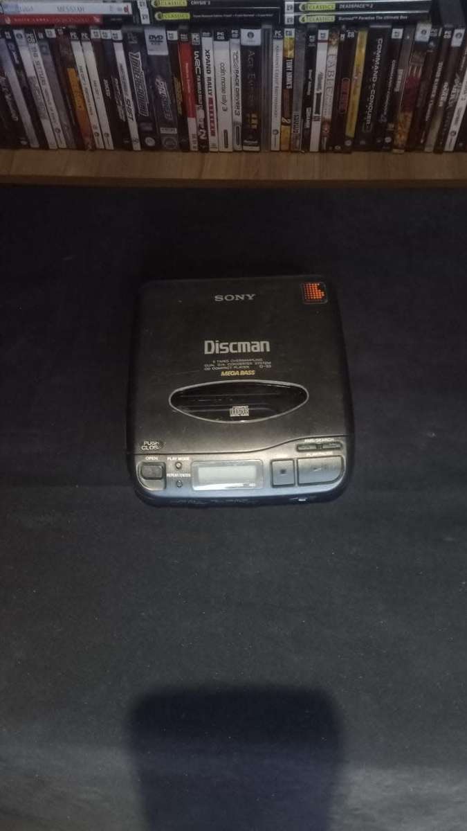 Sony Discman D-33 + headphones