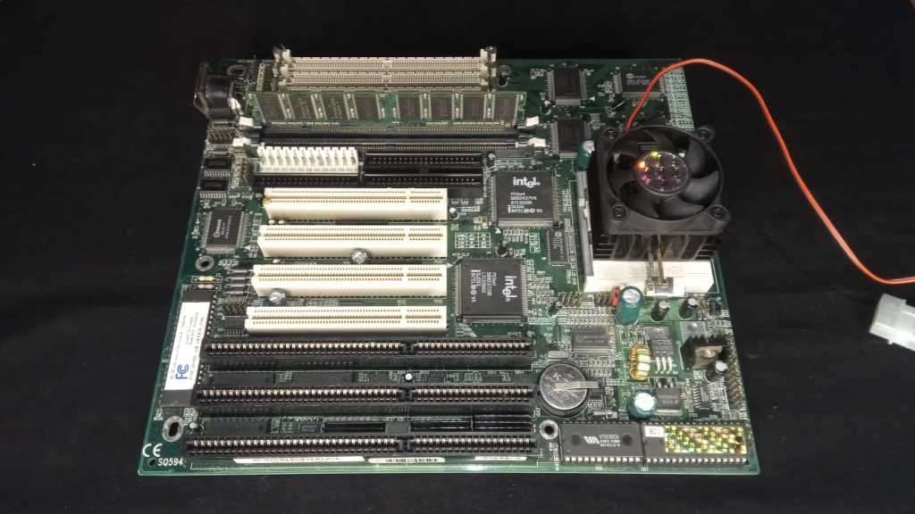 Intel Pentium 83MHz plus motherboard