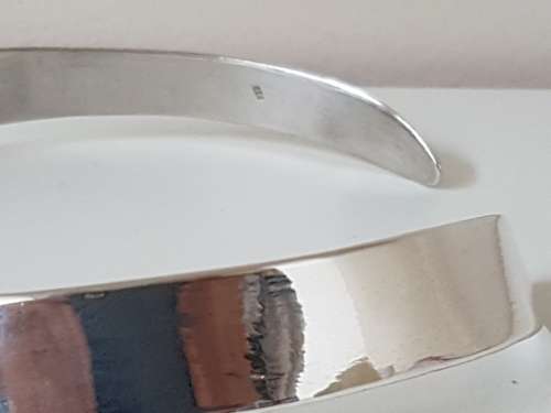 Solid Sterling Silver Neckpiece 82 grammes. Marked 925. High gloss brushed finish.