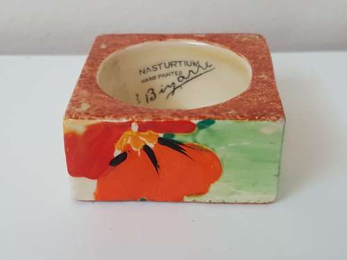 Clarice Cliff Nasturtium Bizarre Napkin Ring Circle in Square Shape. c. 1933 Art Deco.