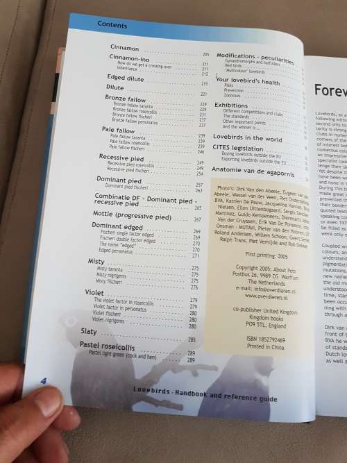 Lovebirds. Agapornis.  Owners manual and reference guide. van den Abeele, Dirk