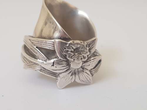Stunning Flower Spoon Ring.  Solid Silver. Marked. 9  grammes.