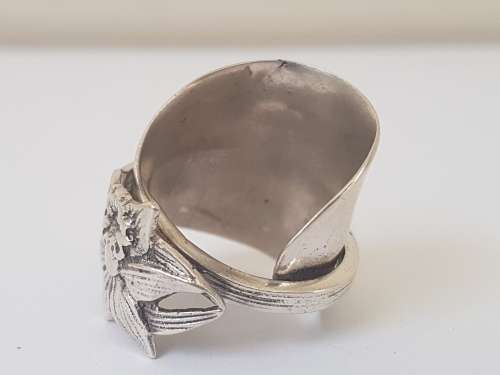 Stunning Flower Spoon Ring.  Solid Silver. Marked. 9  grammes.