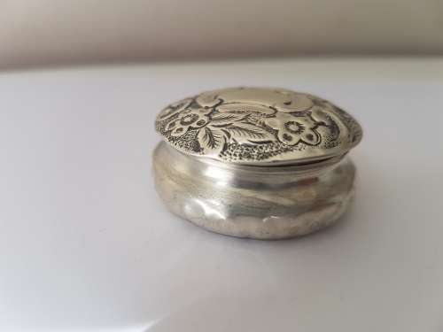 Sterling Silver Edwardian Powder Box/ Pill Box.  Marked Birmingham 1904.