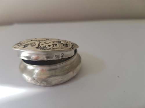 Sterling Silver Edwardian Powder Box/ Pill Box.  Marked Birmingham 1904.