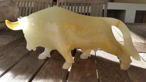 Onyx Bull, Solid Stone. Huge and  heavy. Over 1.5 kg.