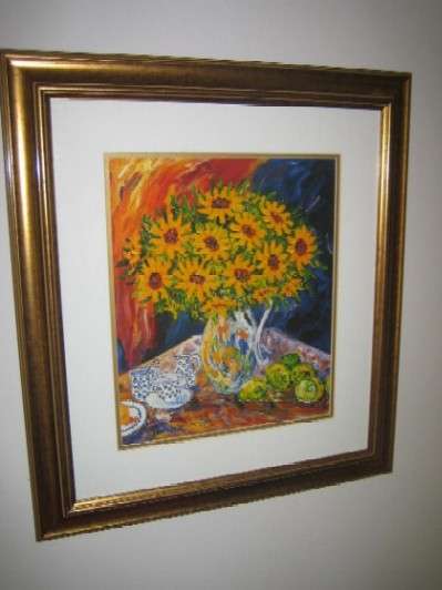 A lovely Portchie Still Life in excellent condition, as new gilt frame.