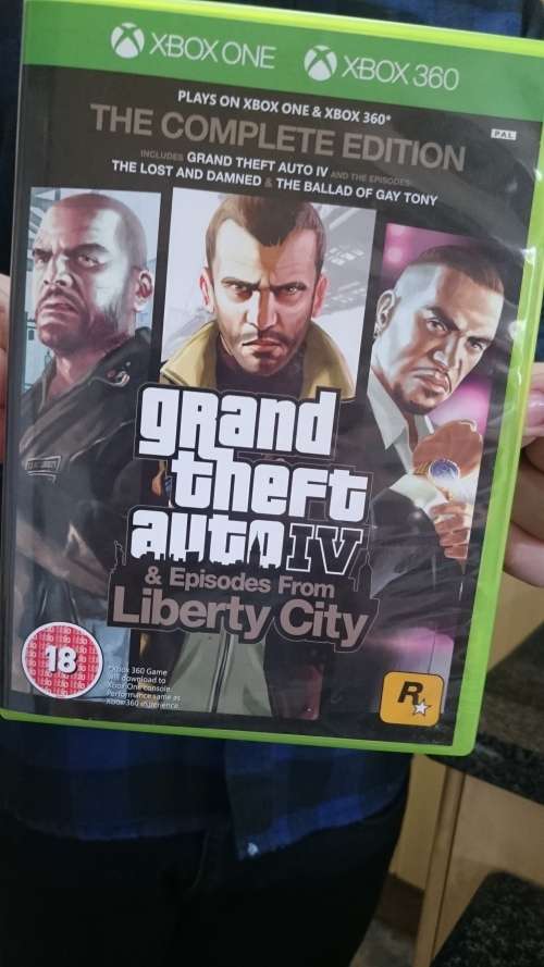 Xbox 360 kinect + 2 rechargeable batteries + Grand theft auto 4