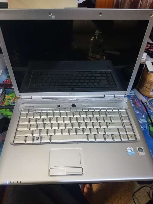 Dell laptop - SPARES OR REPAIRS