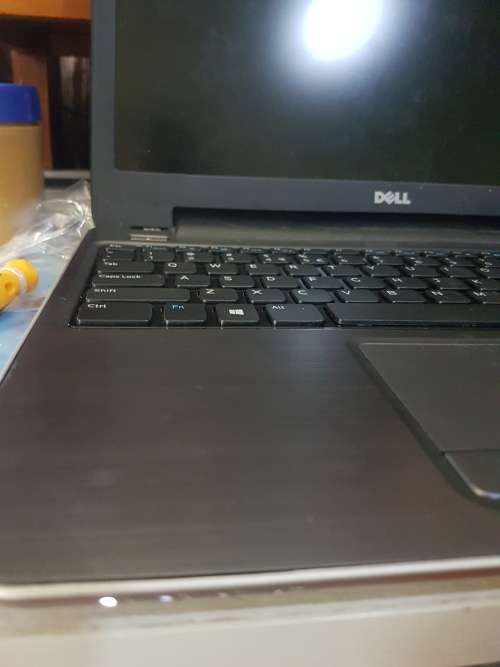 Dell i7 laptop - SPARES OR REPAIRS