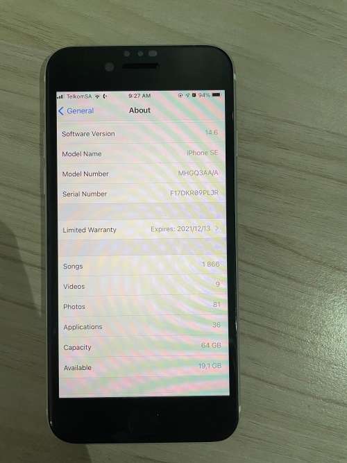 iPhone SE (2020) White 64 GB - Immaculate Condition