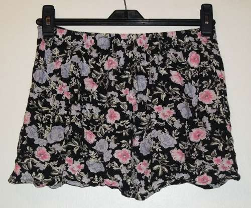 H & M floral short skirt size M