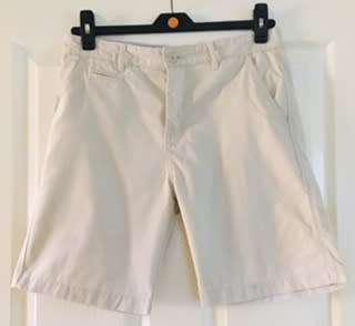 Men's beige shorts Size: 30
