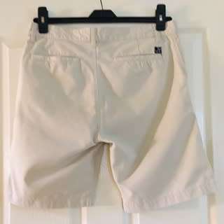 Men's beige shorts Size: 30