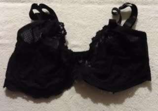 Black lace bra size: 36 F